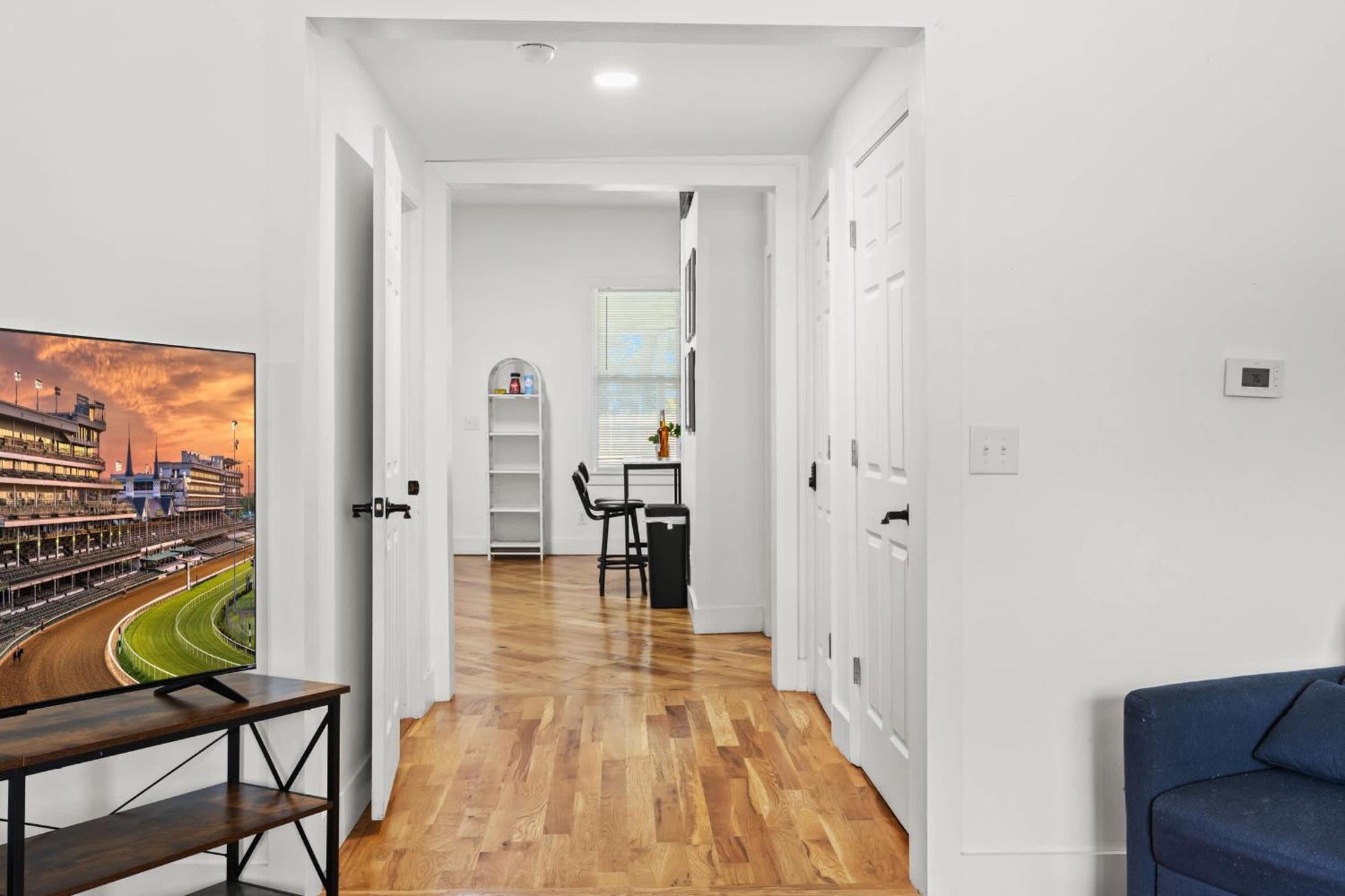 Cozy 2-floor 5br 3ba 2 Kitchens Backyard * Louisville