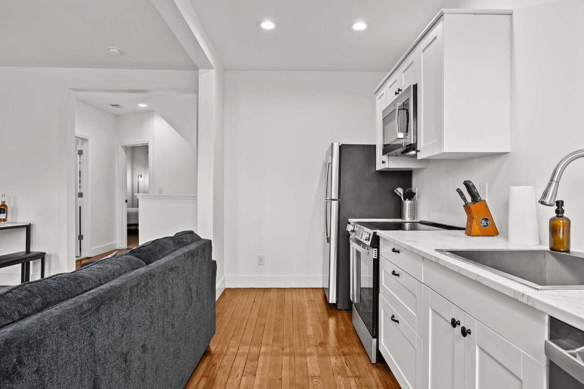Holiday home Cozy 2-floor 5br 3ba 2 Kitchens Backyard