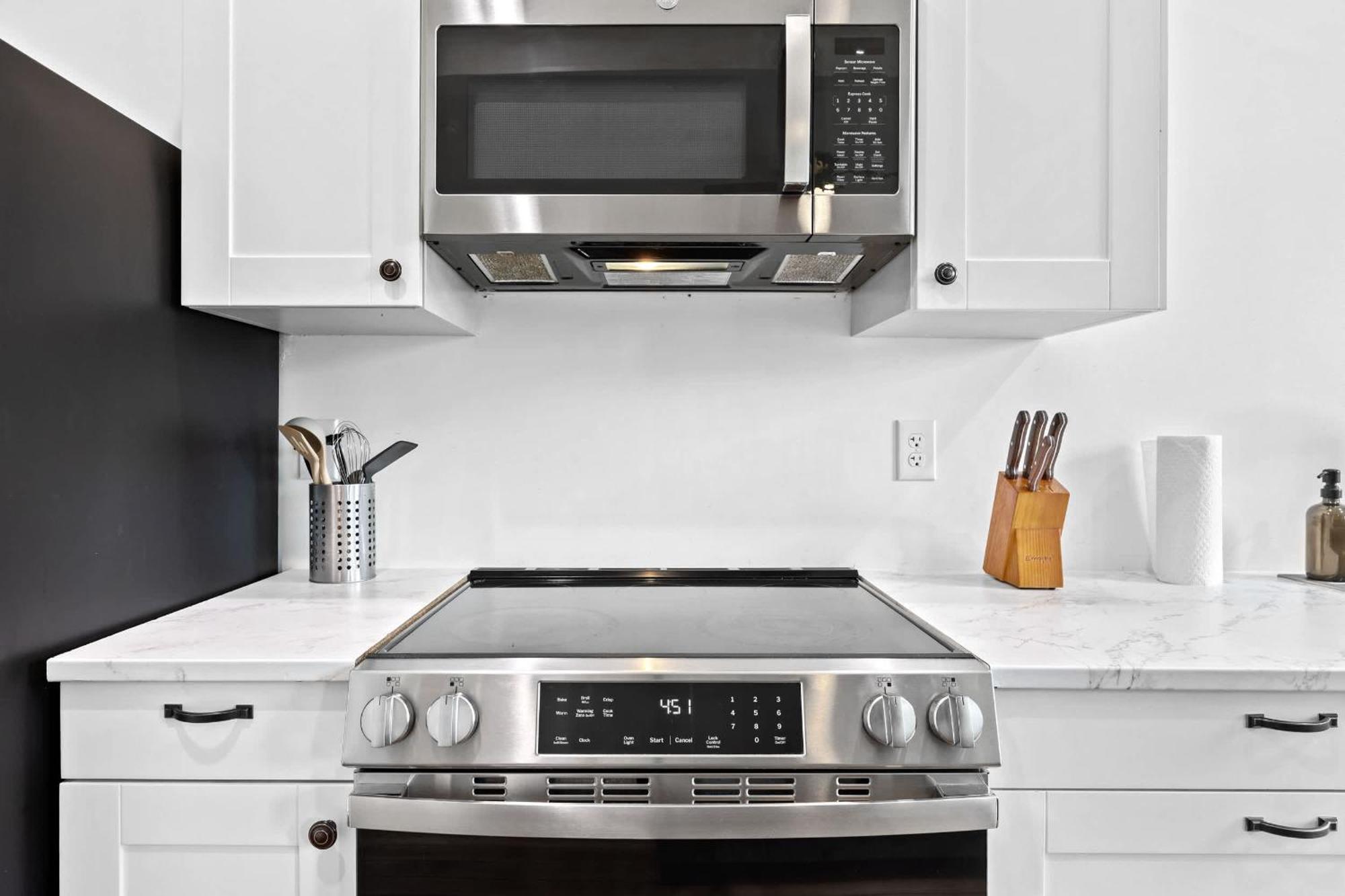 Holiday home Cozy 2-floor 5br 3ba 2 Kitchens Backyard *