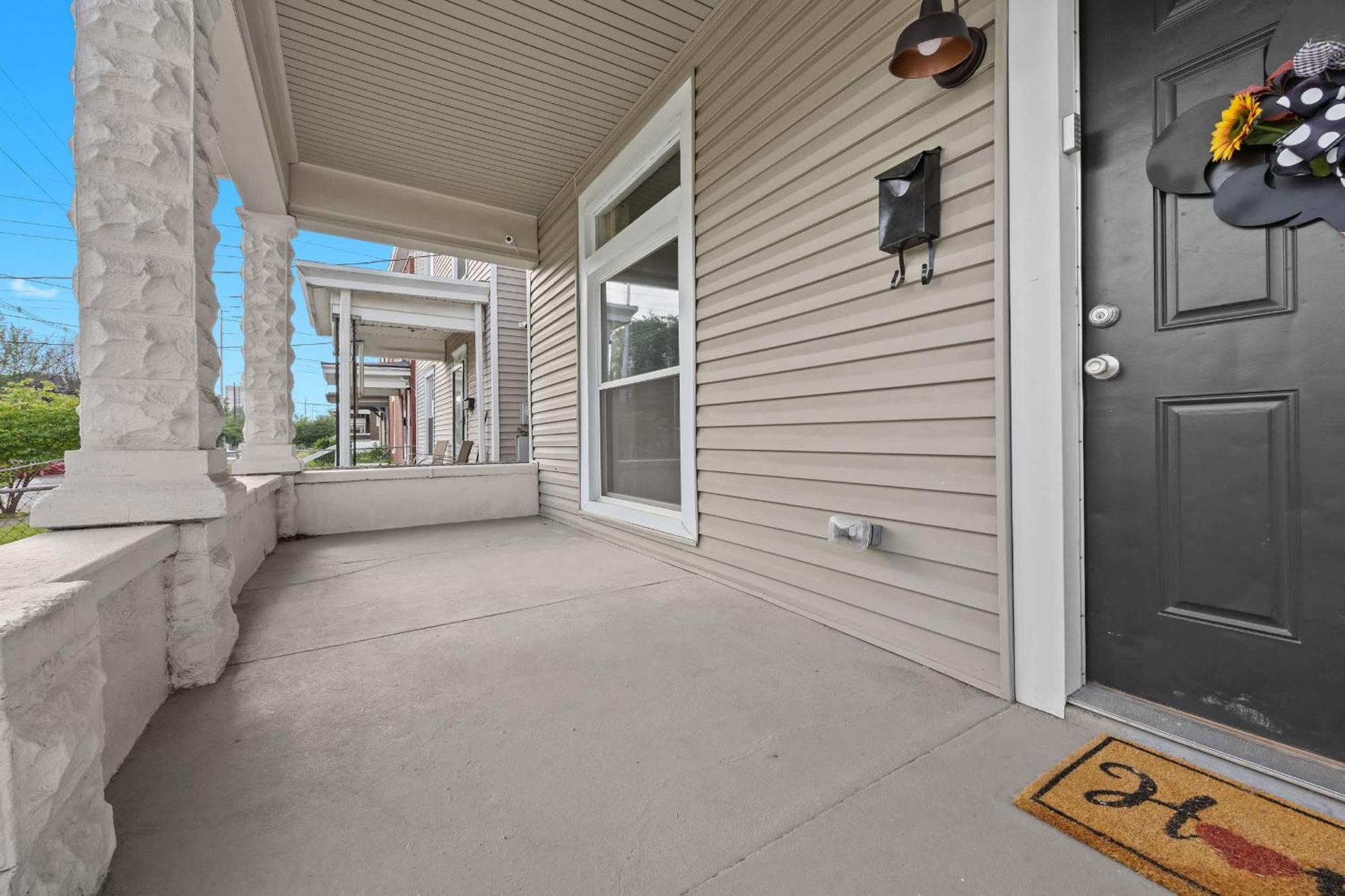 Cozy 2-floor 5br 3ba 2 Kitchens Backyard Holiday home