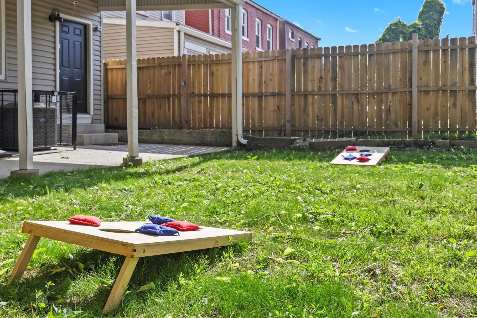 Cozy 2-floor 5br 3ba 2 Kitchens Backyard *