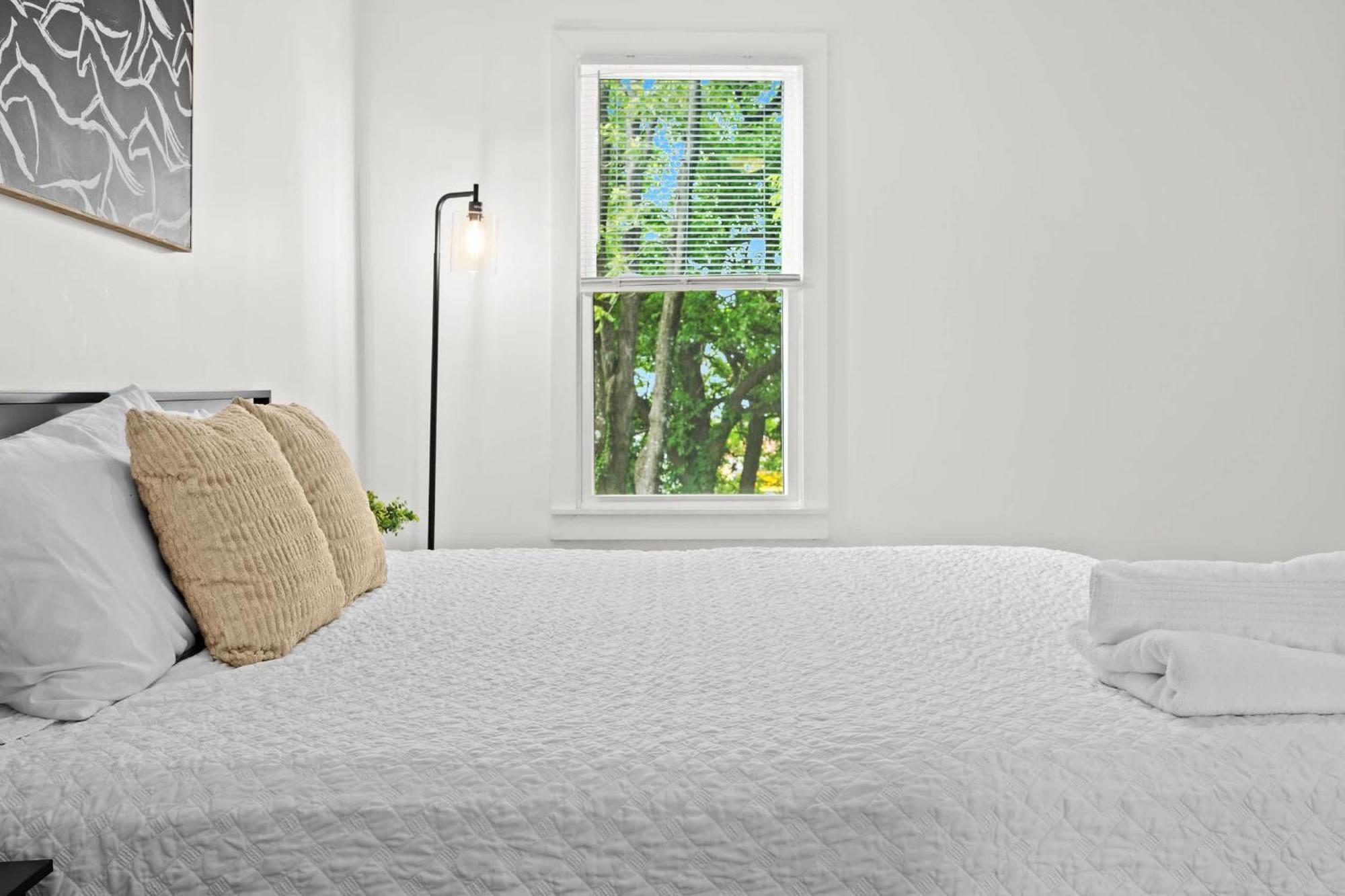 Cozy 2-floor 5br 3ba 2 Kitchens Backyard Holiday home *