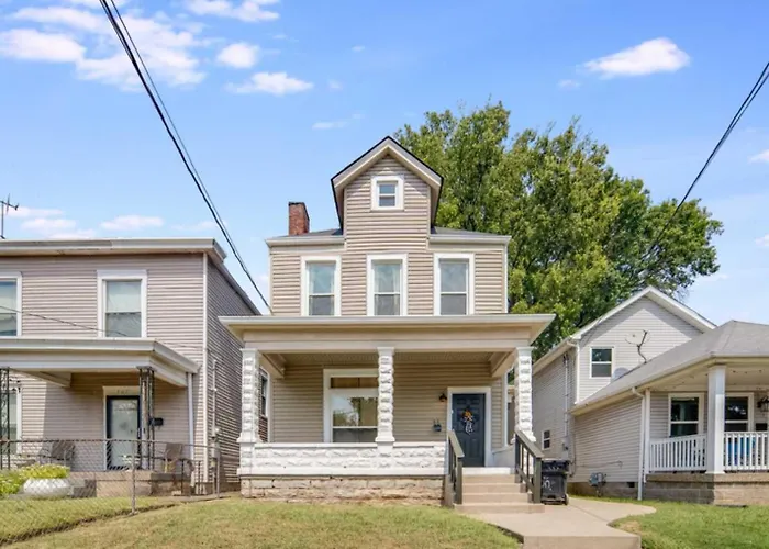 Cozy 2-Floor Home 5Br 3Ba 2 Kitchens Backyard