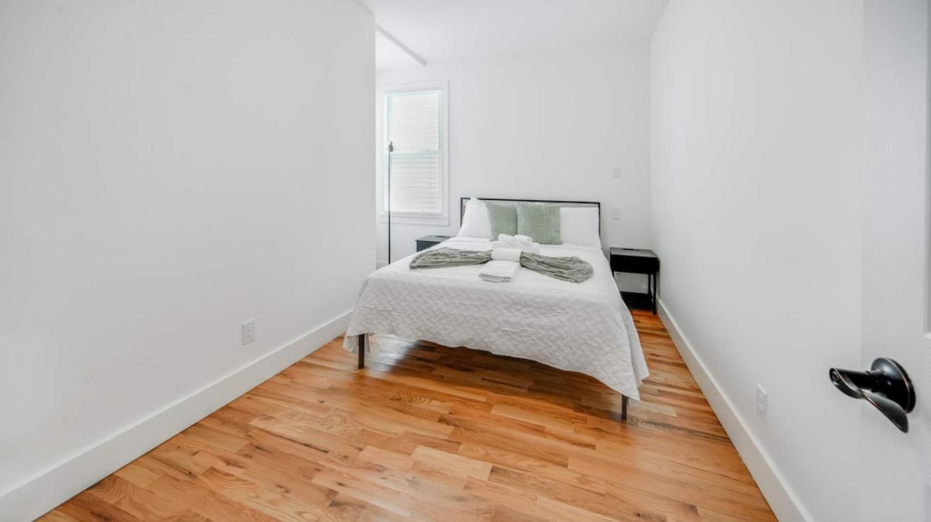 Holiday home Cozy 2-floor 5br 3ba 2 Kitchens Backyard *