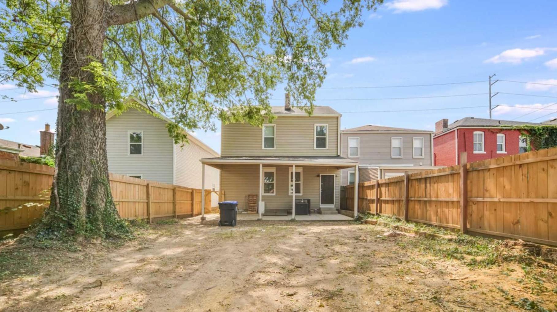 Cozy 2-floor 5br 3ba 2 Kitchens Backyard Louisville
