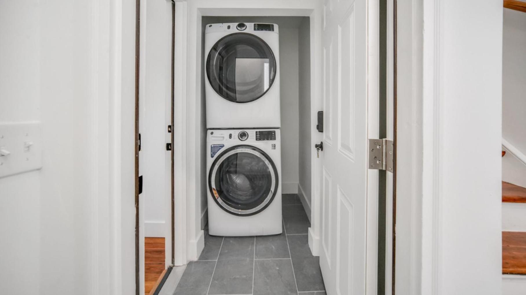 Holiday home Cozy 2-floor 5br 3ba 2 Kitchens Backyard
