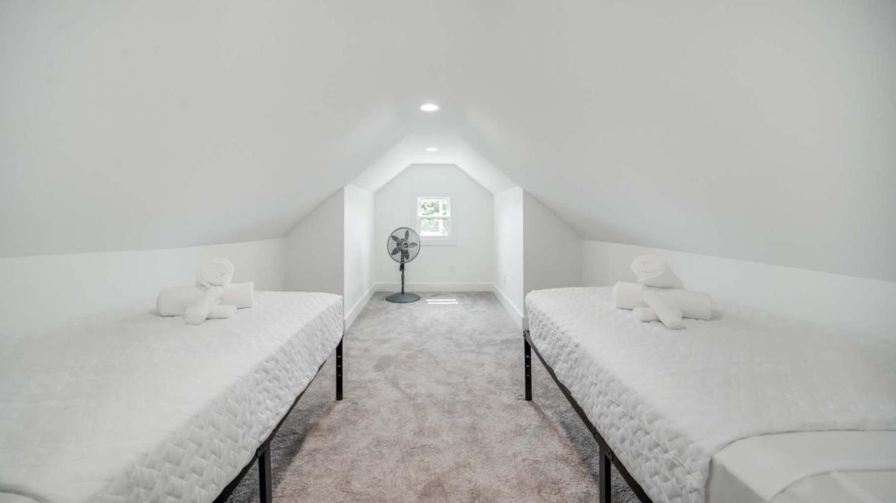 Cozy 2-floor 5br 3ba 2 Kitchens Backyard Holiday home *