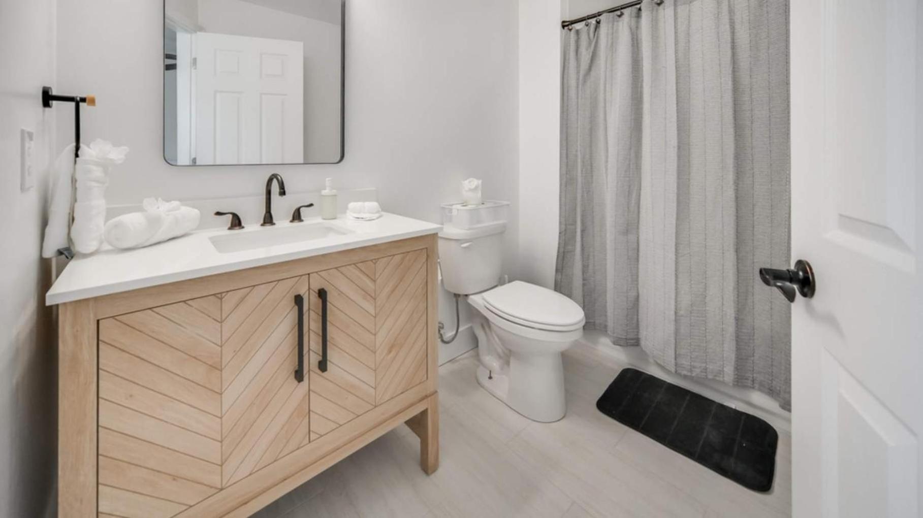Cozy 2-floor 5br 3ba 2 Kitchens Backyard *