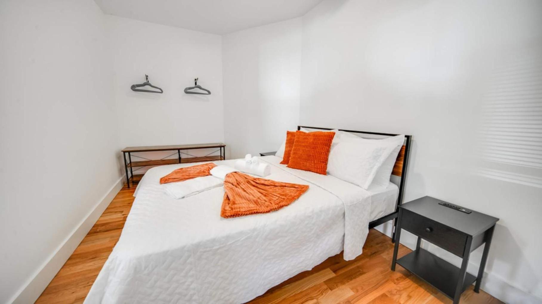 Cozy 2-floor 5br 3ba 2 Kitchens Backyard Holiday home *