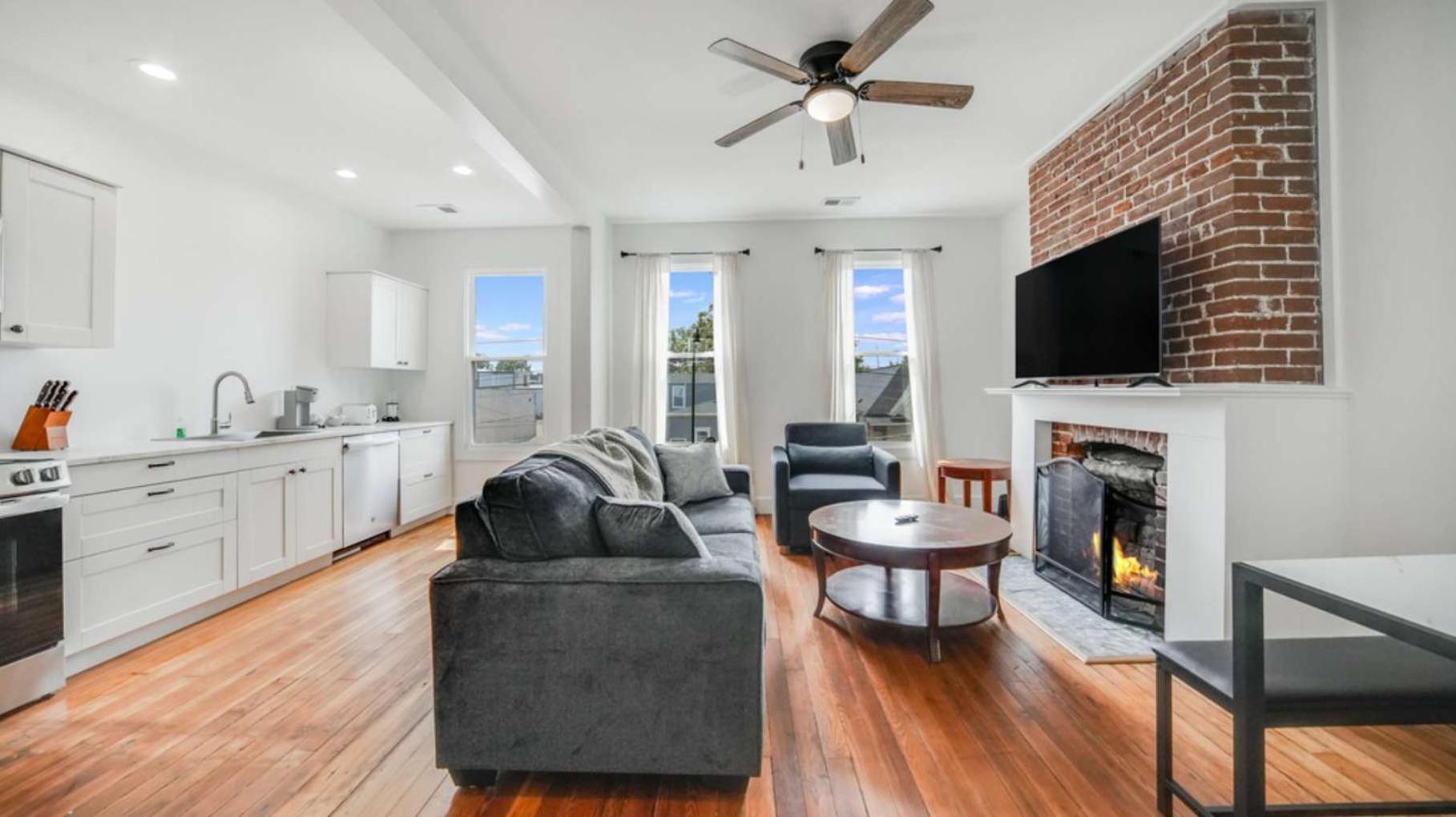 Cozy 2-floor 5br 3ba 2 Kitchens Backyard