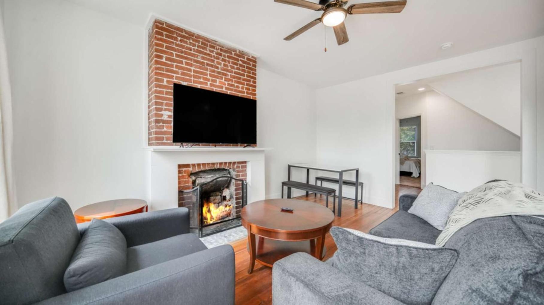 Holiday home Cozy 2-floor 5br 3ba 2 Kitchens Backyard